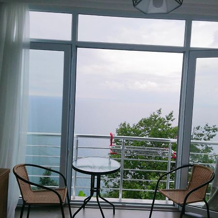 Albatross Kvariati Guest House 외부 사진