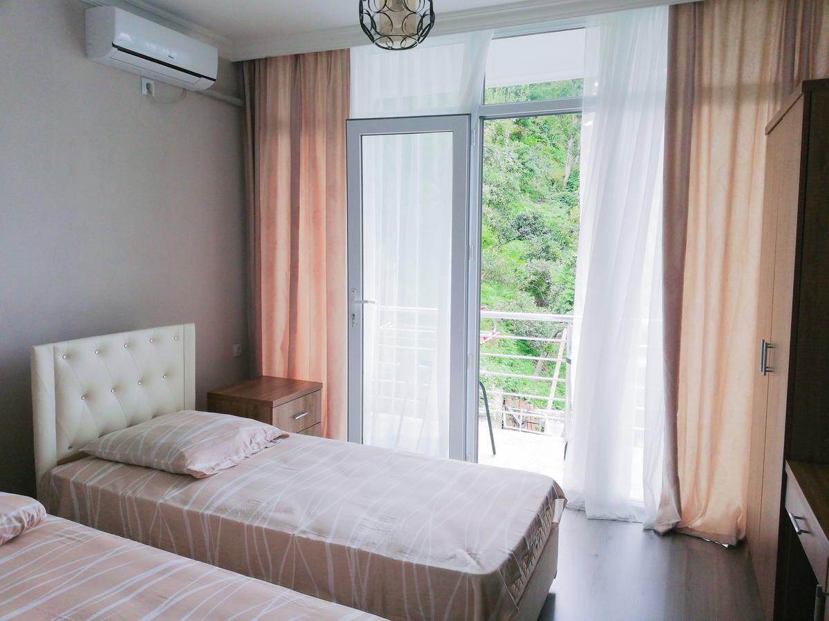 Albatross Kvariati Guest House 외부 사진