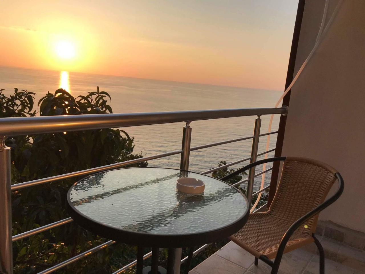Albatross Kvariati Guest House 외부 사진